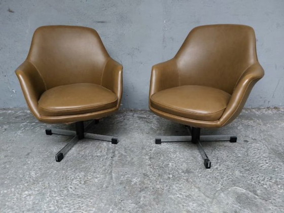 Mid-Century Swivel Chairs – Draaistoelen, Plastic (photo 16 of 39)