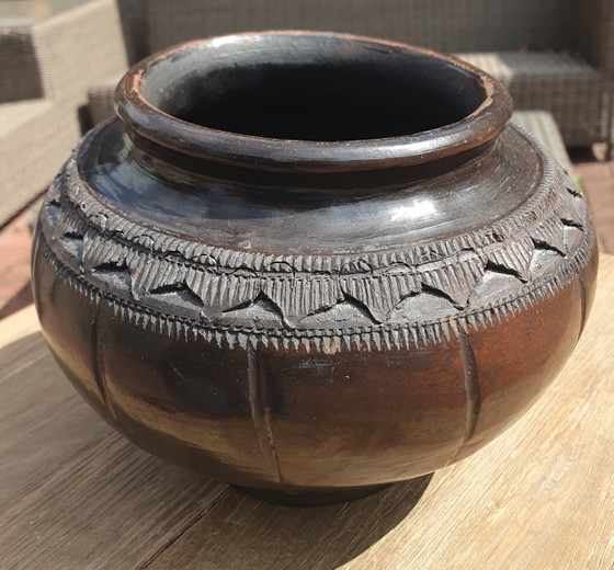 Beautiful and 100% Original African Clay Pot (Ukhamba Beer Pot) from South Africa. – Vases, Ceramic (photo 10 of 11)