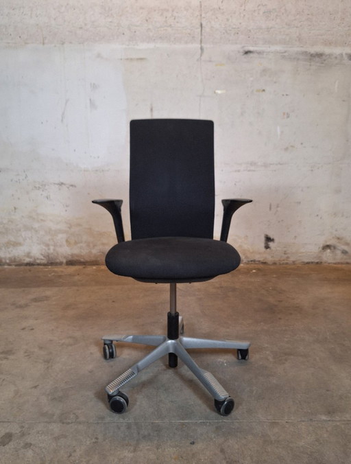 HAG Futu Verstelbare zwarte bureaustoelen op wielen met kleine beschadiging aan de armleuning