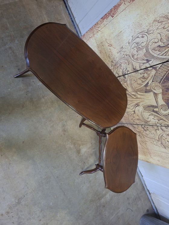 Image 1 of Set di due tavolini classici, dimensioni 70x36cm e altezza 44cm.