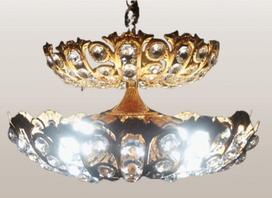 Image 1 of Lámpara de araña estilo Hollywood Regency en latón y cristal, diseñada por Peris Andreu en la década de 1970.
