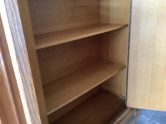 Image 1 of Meuble en chêne de caractère avec panneaux à tête de chevalier