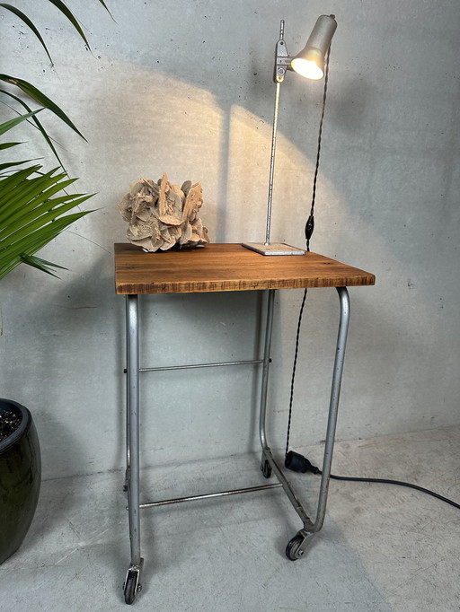 Mesa de escritura industrial vintage