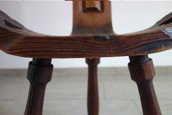 Image 1 of Brutalistischer Dreibeinstuhl aus geschnitztem Holz, Frankreich