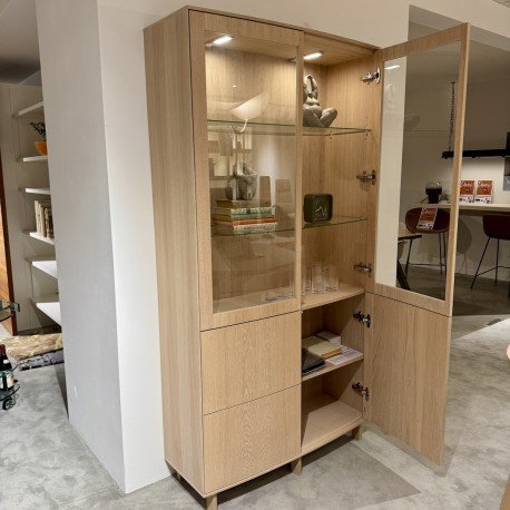 Image 1 of Vetrina in rovere Skovby