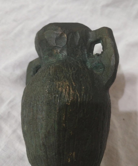 Image 1 of Vase en bronze représentant une figure expressionniste