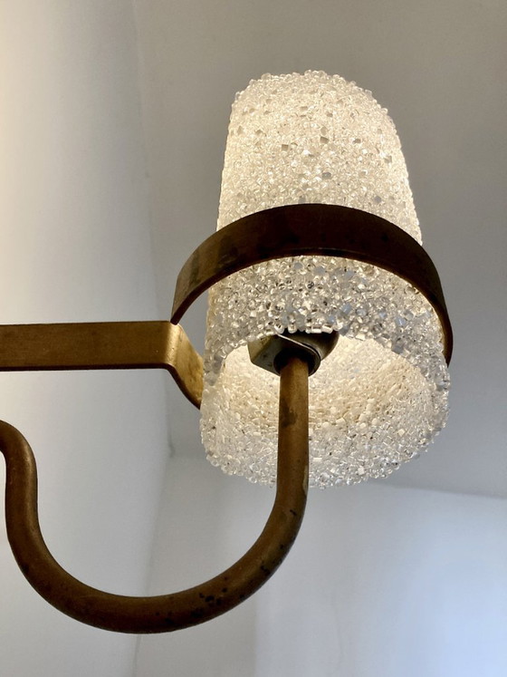 Image 1 of Drei Wandleuchten aus vergoldetem Metall und Plexiglas mit Eis-Effekt, 1960er-70er Jahre