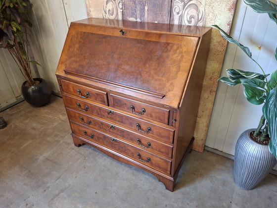 Image 1 of Klassischer Helden Sekretär, Scheibentisch, Schreibtisch, 96x47cm und 102cm hoch.
