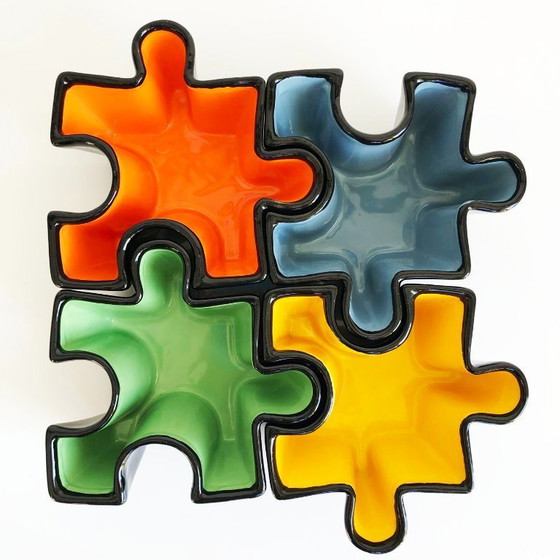 Image 1 of Juego de cuencos de cerámica con forma de rompecabezas. Italia, década de 1980.