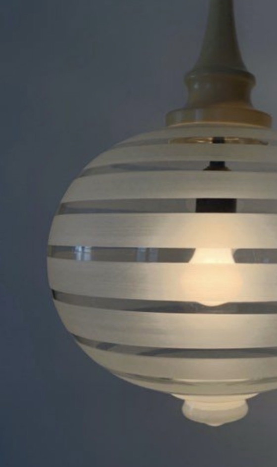 Lampadario a globo in vetro satinato a coste, anni '70 – Glass (photo 5 of 5)