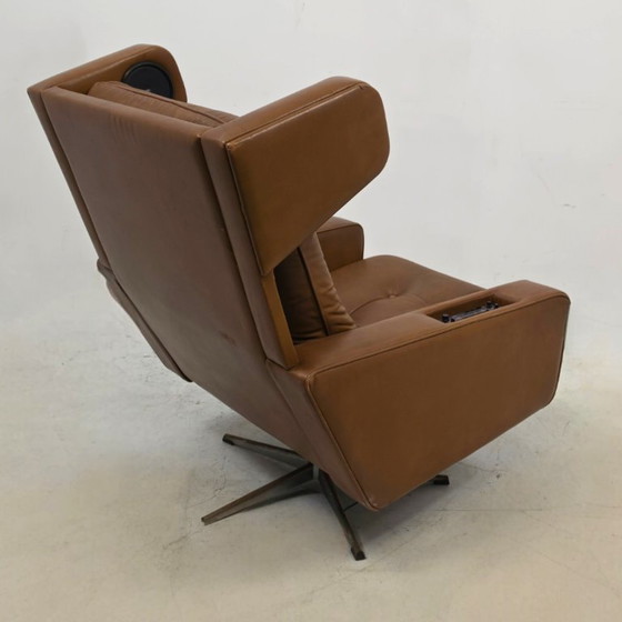 Luxe Audio Fauteuil 70s Leder Geïntegreerde Audio In De Stijl Van Robin Day – Leather (photo 8 of 8)