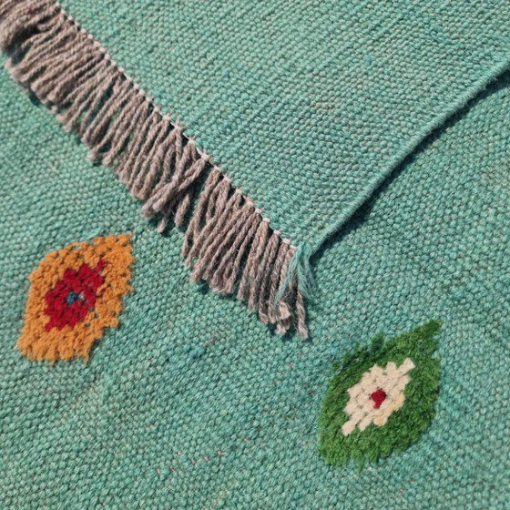Handgewebter Wollteppich mit Reliefmuster | Moderner türkisfarbener Teppich | 125 × 200 cm (49 × 79 Zoll) (photo 9 of 10)