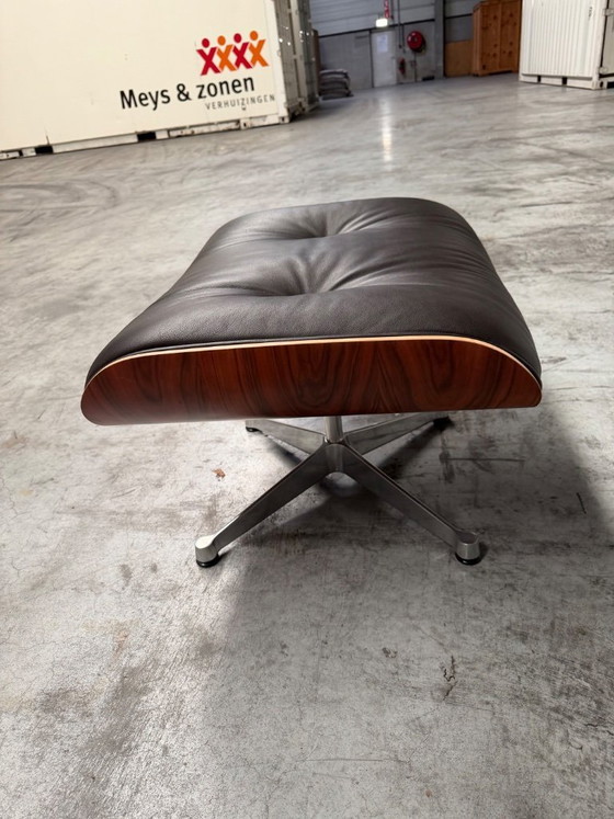 Image 1 of Highlight: Kaum benutzter De Vitra Lounge-Sessel mit Hocker.