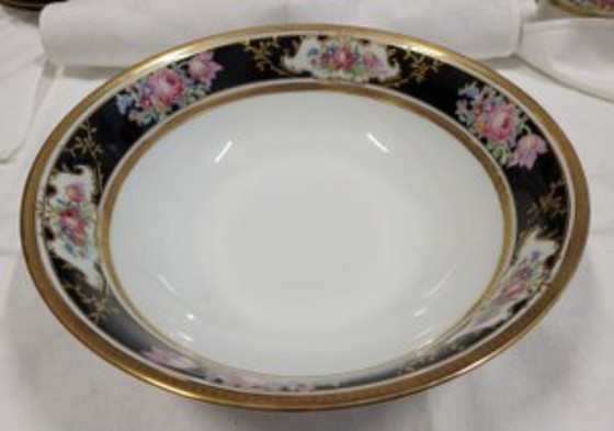 Image 1 of Ancienne Manufacture Royale de Limoges Porcelain and Gold Tableware France 1980 Set of 75