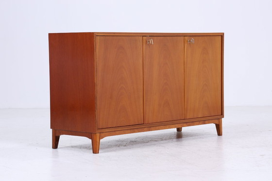 Image 1 of Magnifique commode vintage années 60 | Mid Century Armoire | Rétro Bois Rangement Sideboard #08-19