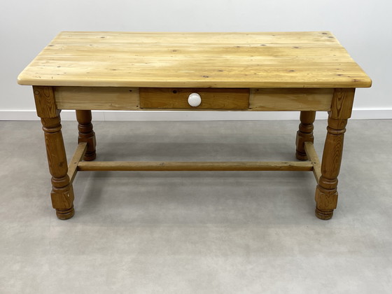 Image 1 of Landhaustisch – Rustikale, verwitterte Kiefernholzplatte