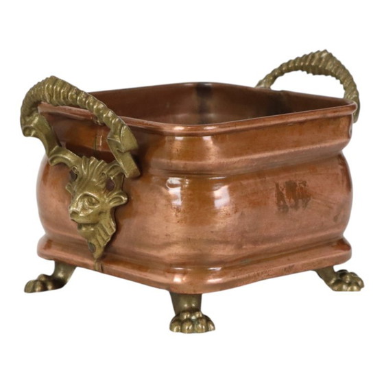 Fioriera antica in rame con piedini a zampa di leone e teste di leone, XIX secolo. – Vasi per piante, Copper (photo 3 of 14)