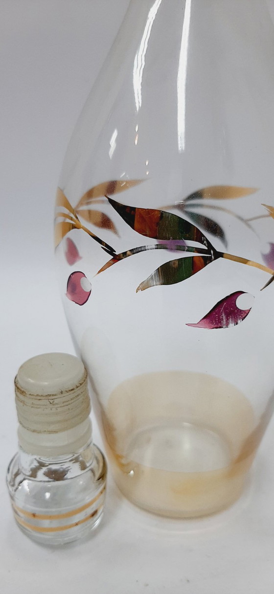 Image 1 of Bouteille carafe en verre doré vintage des années 1950