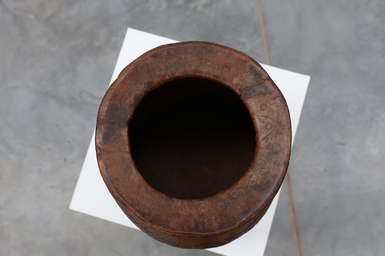 Image 1 of Zeldzame rustieke vaas in wabi sabi-stijl van massief hout, Frankrijk 1800