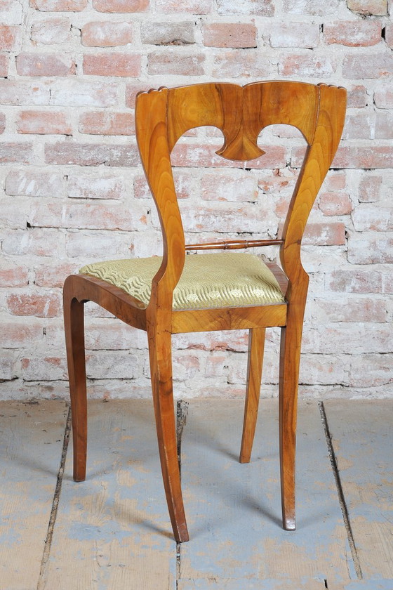 Juego de cuatro sillas Biedermeier restauradas, de nogal, de estilo polaco y checo, de la década de 1840. (photo 7 of 14)