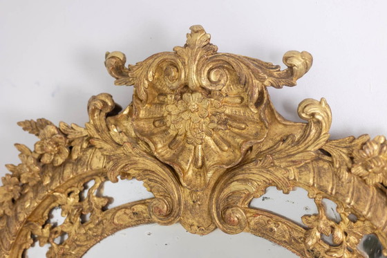 Image 1 of Mayfair. Grand miroir perlé en bois sculpté de style Régence. 20ème siècle.