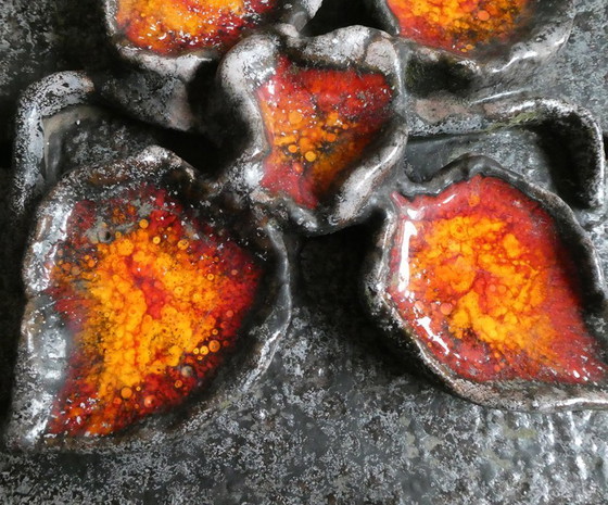 Image 1 of 3 Wandkacheln im Fat Lava Stil, 1970er, Blüten, Blätter, Keramik