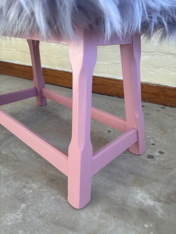 Image 1 of Vintage voetenbankje / kruk met fluffy bekleding - funky paars/roze
