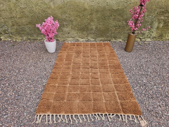 Image 1 of Alfombra de lana marrón de 250 cm x 150 cm.