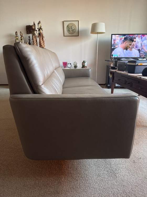 Image 1 of Fauteuil releveur et banc assorti