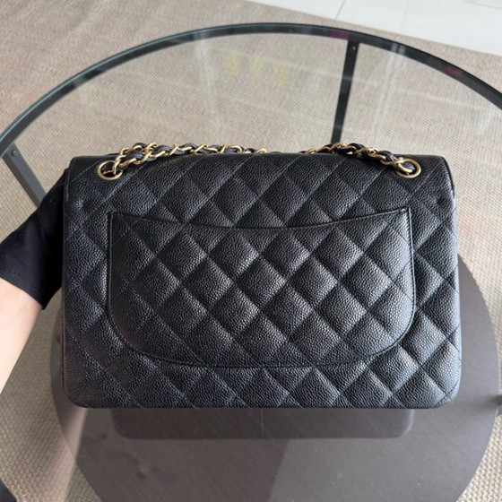 Image 1 of Borsa Chanel Classic Flap Jumbo - Caviar 30 cm, doppia patta, pelle di vitello martellata trapuntata, nera, con finiture dorate.