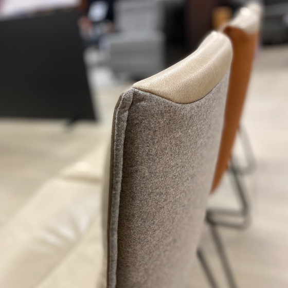 Image 1 of Table de salle à manger Nouvion Yvo Ø130 avec 3 chaises de salle à manger Koinor Essay (ensemble de 3)