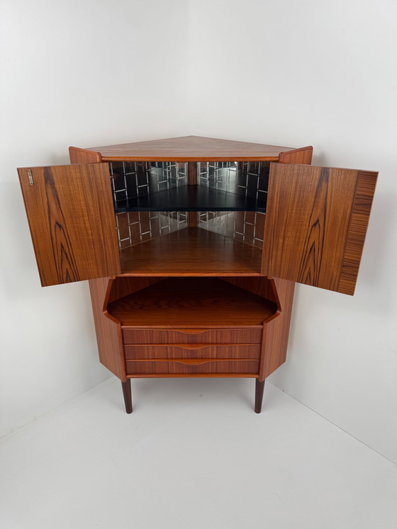 Image 1 of Gunnar Falsig Eckbarschrank für Falsigs Møbelfabrik – Intelligentes dänisches Design