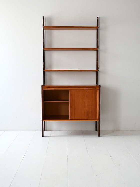 Image 1 of Bibliothèque scandinave vintage avec bureau coulissant et supports en laiton