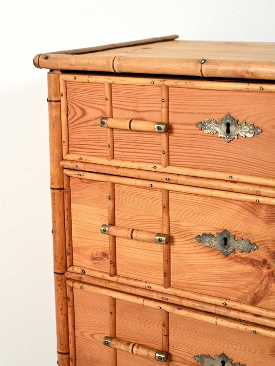 Image 1 of Cómoda de estilo colonial escandinavo en pino y bambú