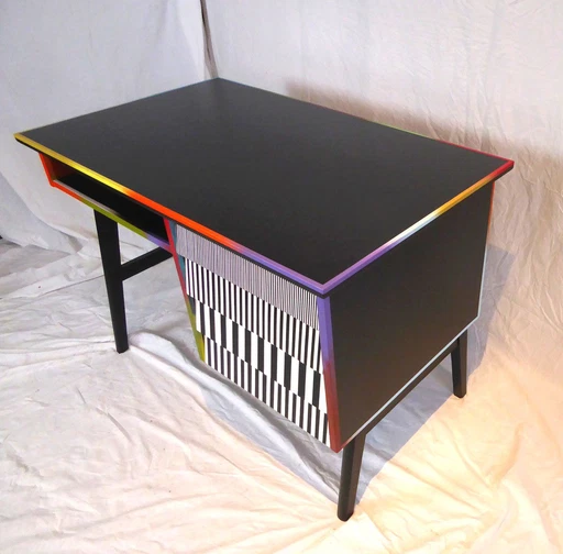 Colourfull Desk with 4 multicoloured drawers