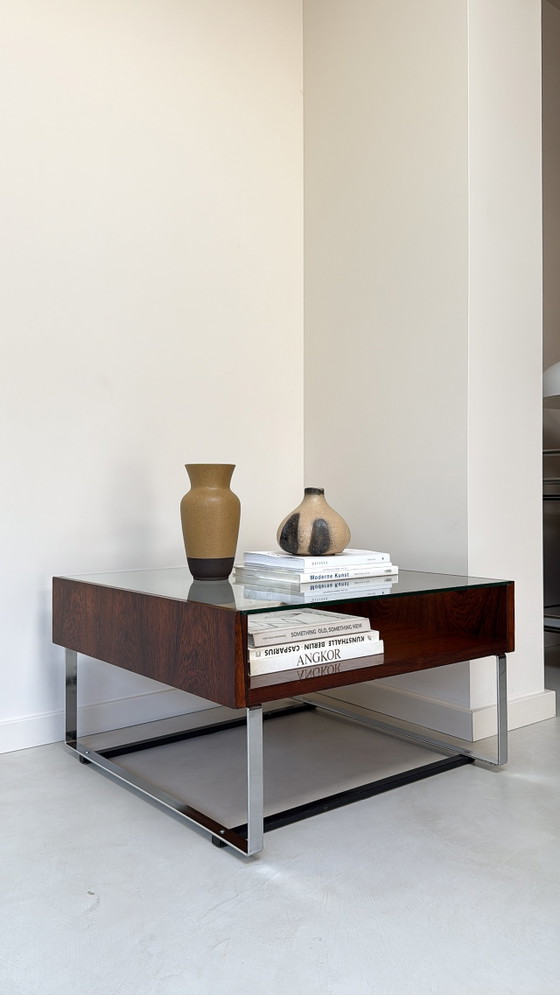 Image 1 of Vintage palissander houten salontafel met glazen bovenblad en metalen onderstel