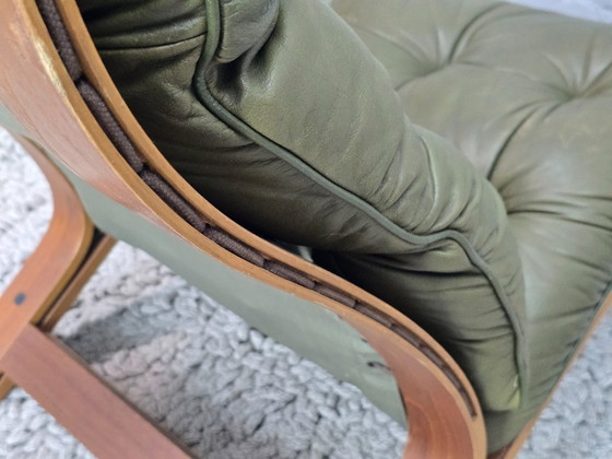 Image 1 of Sillón Rybo Rykken Ry-Wing de diseño de mediados de siglo en cuero verde oliva, Noruega, década de 1960