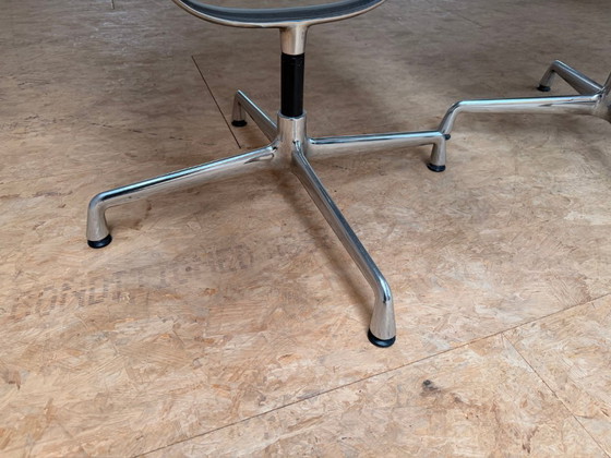 2 x chaises Vitra Eames Netweave EA 108 – Chaises pivotantes, Aluminium, Chrome (photo 4 of 6)
