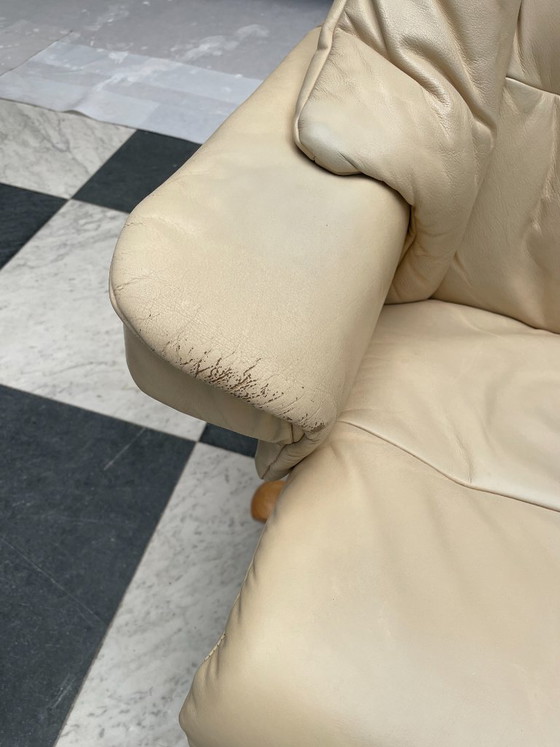 Drehbarer Relaxsessel aus cremefarbenem Leder, Verstellbarer relaxsessel, Holz, Retro (Foto 11 von 11)
