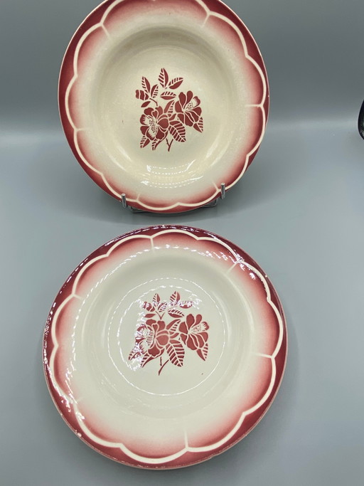 2 assiettes creuses Sarreguemines, motif Varsac – Bordeaux Vieux Rose – Art Déco, vers 1930 – servies, Ceramic, Art Deco