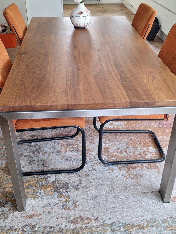 Image 1 of Table de salle à manger en noyer du Nouveau Monde de Bree