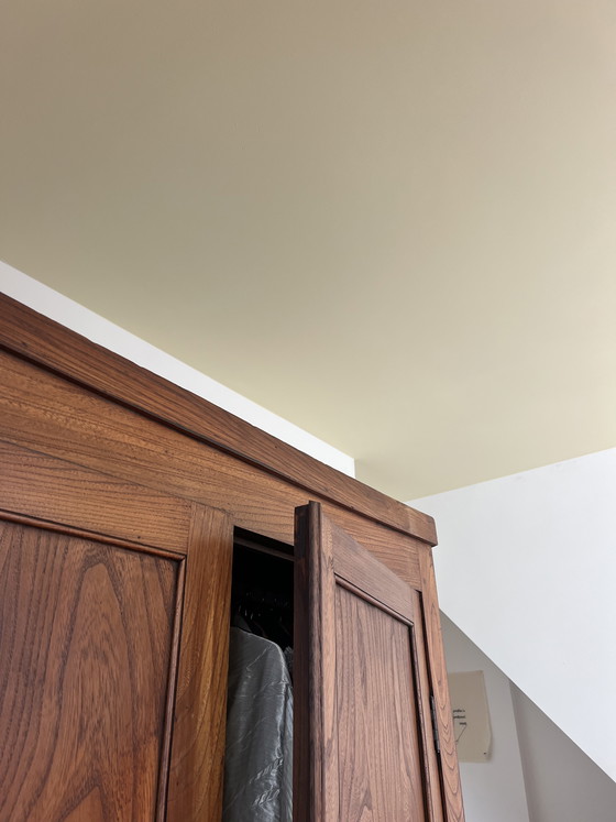 Image 1 of Vintage Massif Houten Kast Donker 