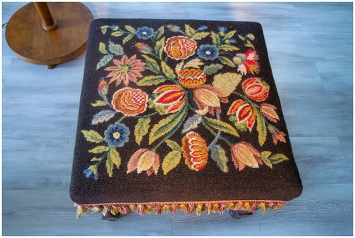 Tabouret ancien en noyer massif, Louis 13 tapisserie