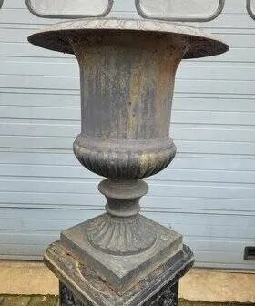 Grandi vasi antichi in ghisa su piedistallo, Mobili da giardino, Ferro, Nero, Vintage (foto 3 di 14)