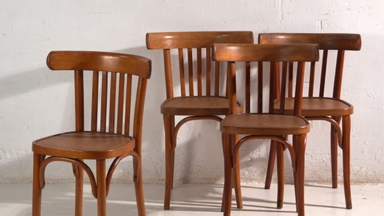 Set aus vier antiken Stühlen im Thonet-Stil aus Bugholz – Mitteleuropa, circa 1930 #4 – Esszimmerstühle (photo 3 of 40)