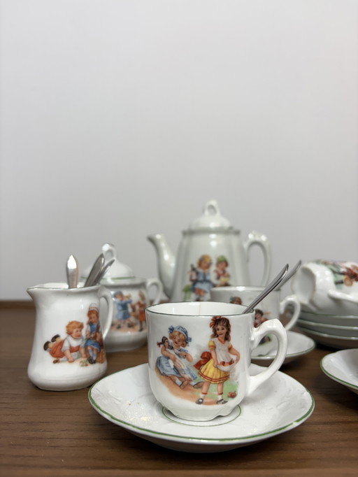 100 Jaar Oude Poppenservies