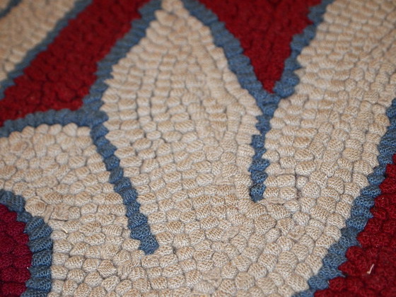 Image 1 of Handgemaakt antiek Amerikaans gehaakt tapijt 2,2' x 4,4' (67 cm x 135 cm) jaren 1930 - 1C341