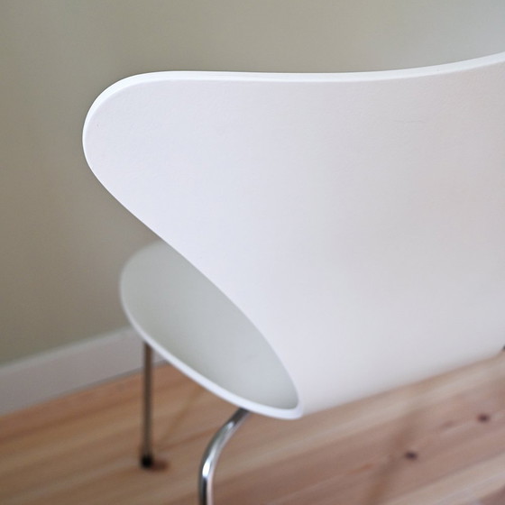 Image 1 of Fritz Hansen Series 7 butterfly chairs white lacquered