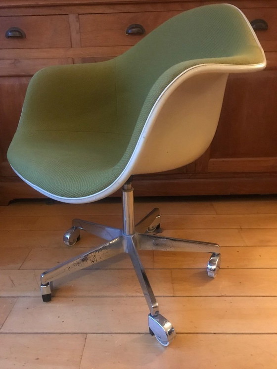 Image 1 of Chaise coque Eames originale Herman Miller