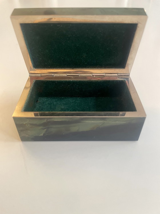 Image 1 of Scatola verde aus Jaspis mit Samtfutter